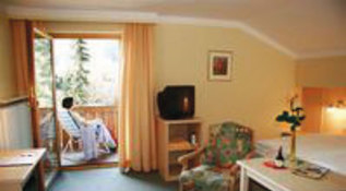 Bild kleines Hotel Edeltraud - garnidz-mit-balkon-2439