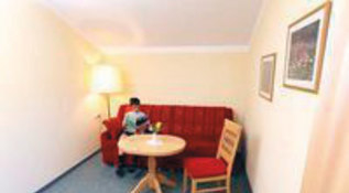 Bild kleines Hotel Edeltraud - garnidz-mit-kleinem-nebenzimmer-u.-balkon-2443