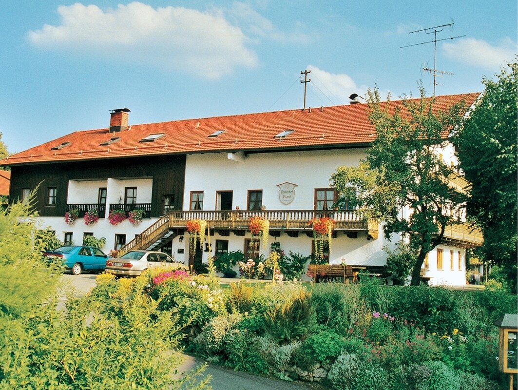 Bild-1 Ferienhof Blank - Ferienwohnungen und Gästezimmer in Bad Endorf